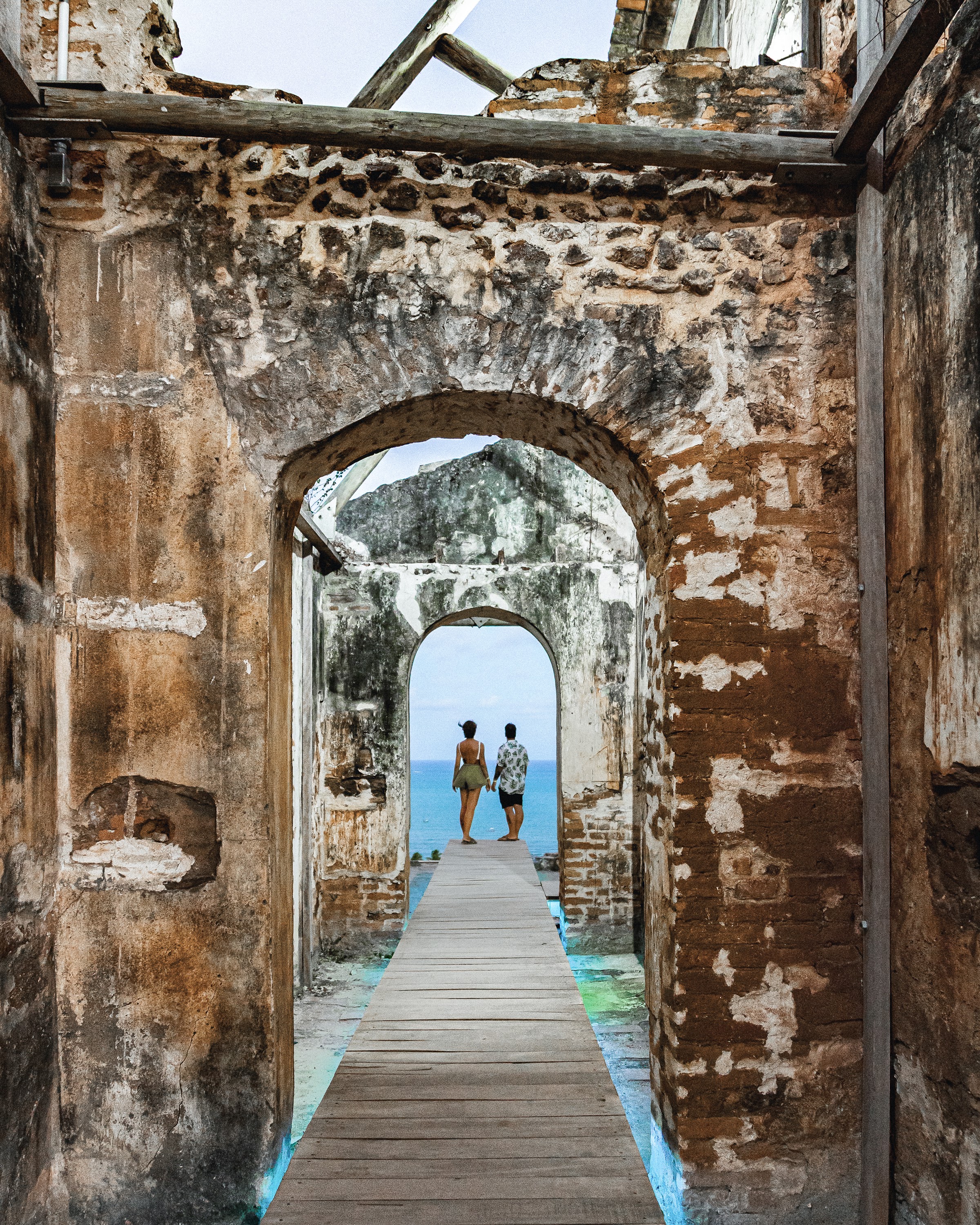 Casal nas ruínas do mosteiro São Bento